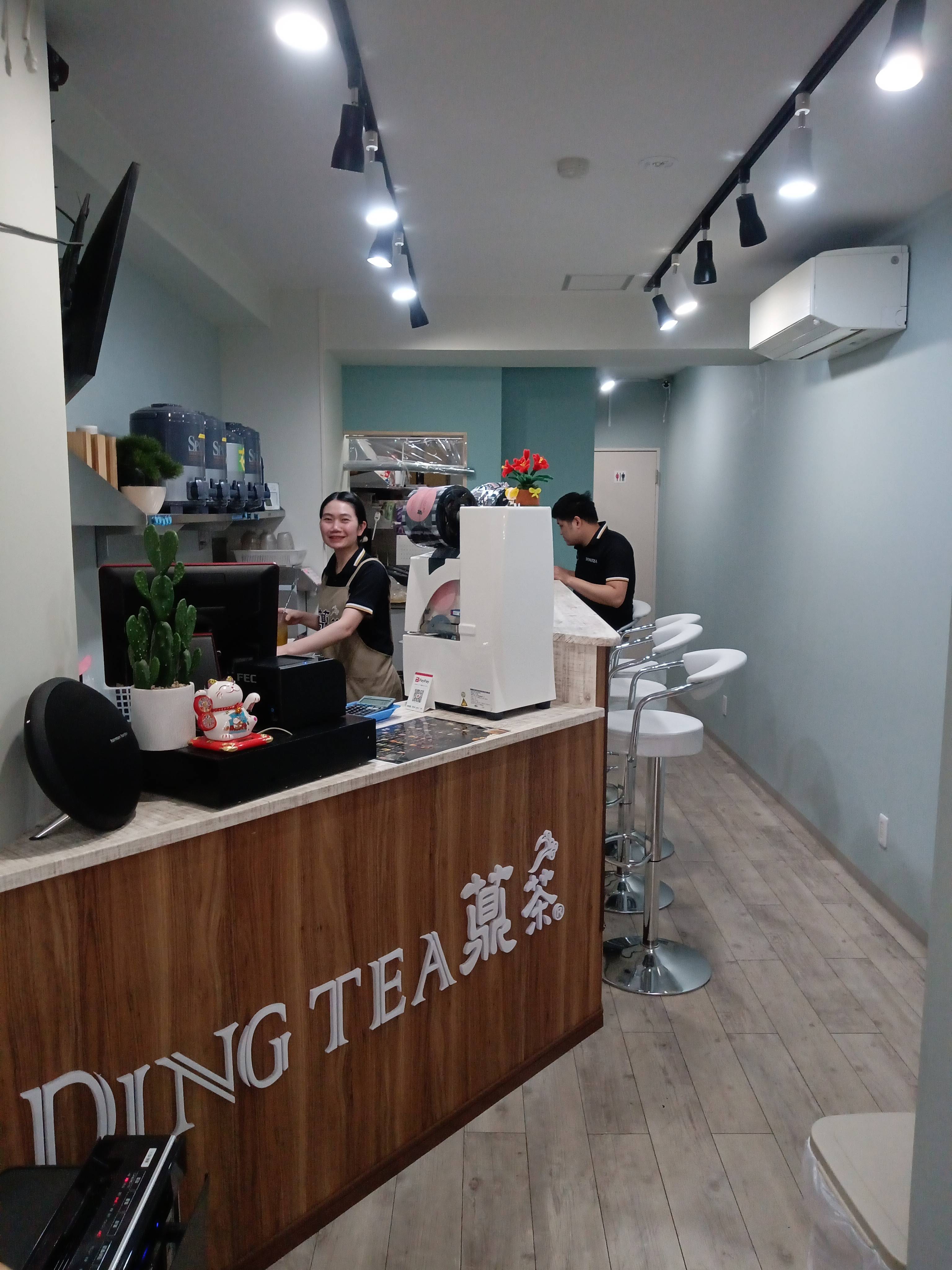  Tapioca specialty store DING TEA